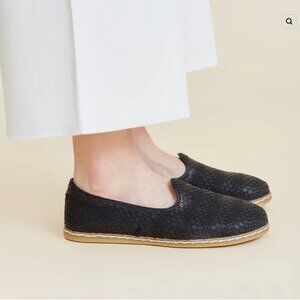 Charix 100% Leather Wild Black Slip-ons Scales Texture Artisan Sz 40.5 / 9.5